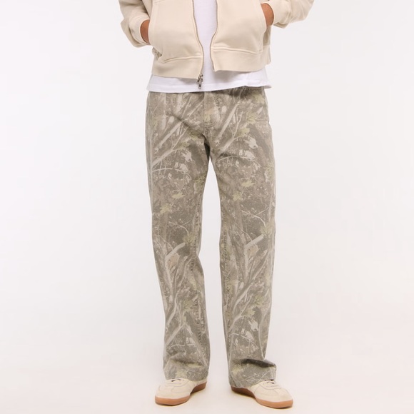 Abercrombie & Fitch Baggy Camo Pant - Picture 1 of 3